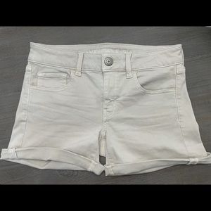 American Eagle Cream-Colored Shorts //size 4//